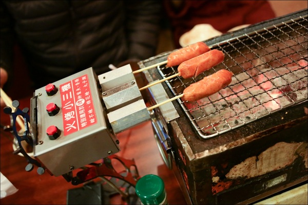 鑽木取火日式燒肉(新莊泰林店):轉吧~轉吧~火烤小三機!新奇烤具體驗、火鍋燒烤一次搞定【鑽木取火日式燒肉/新莊泰林店】