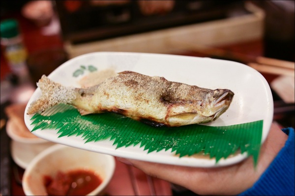 鑽木取火日式燒肉(新莊泰林店):轉吧~轉吧~火烤小三機!新奇烤具體驗、火鍋燒烤一次搞定【鑽木取火日式燒肉/新莊泰林店】