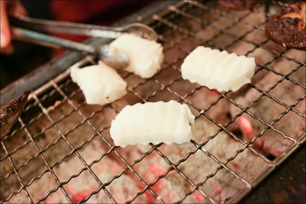 鑽木取火日式燒肉(新莊泰林店):轉吧~轉吧~火烤小三機!新奇烤具體驗、火鍋燒烤一次搞定【鑽木取火日式燒肉/新莊泰林店】