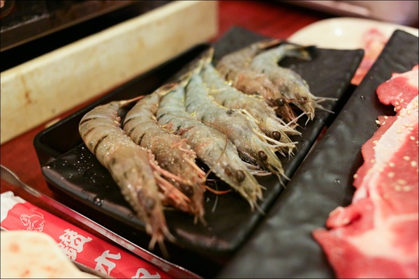 鑽木取火日式燒肉(新莊泰林店):轉吧~轉吧~火烤小三機!新奇烤具體驗、火鍋燒烤一次搞定【鑽木取火日式燒肉/新莊泰林店】