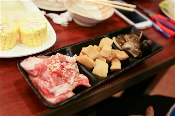 鑽木取火日式燒肉(新莊泰林店):轉吧~轉吧~火烤小三機!新奇烤具體驗、火鍋燒烤一次搞定【鑽木取火日式燒肉/新莊泰林店】