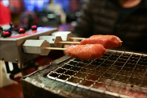 鑽木取火日式燒肉(新莊泰林店):轉吧~轉吧~火烤小三機!新奇烤具體驗、火鍋燒烤一次搞定【鑽木取火日式燒肉/新莊泰林店】