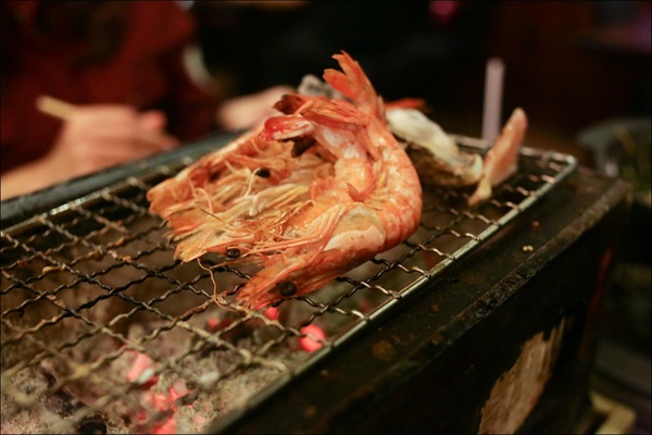 鑽木取火日式燒肉(新莊泰林店):轉吧~轉吧~火烤小三機!新奇烤具體驗、火鍋燒烤一次搞定【鑽木取火日式燒肉/新莊泰林店】