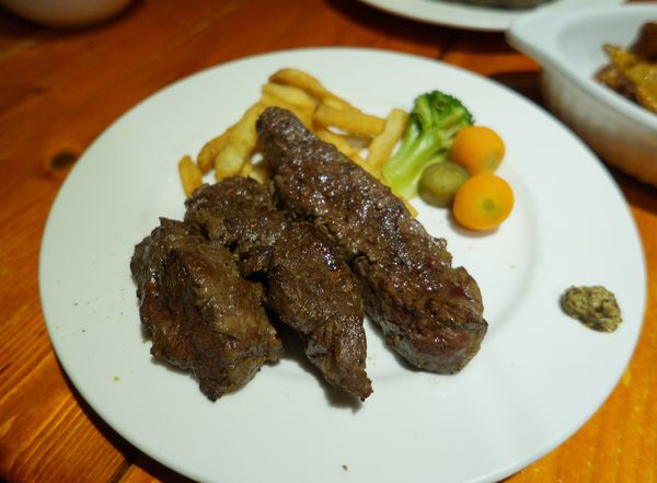 還我牛美式碳烤牛排餐廳：還我牛 ♥ 美式碳烤牛排 ♥ 10OZ好滿足 ♥ 捷運行天宮站