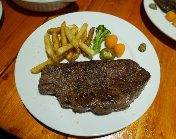 還我牛美式碳烤牛排餐廳：還我牛 ♥ 美式碳烤牛排 ♥ 10OZ好滿足 ♥ 捷運行天宮站