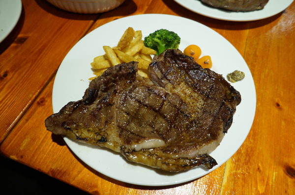 還我牛美式碳烤牛排餐廳：還我牛 ♥ 美式碳烤牛排 ♥ 10OZ好滿足 ♥ 捷運行天宮站