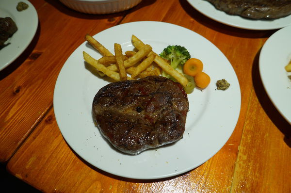 還我牛美式碳烤牛排餐廳：還我牛 ♥ 美式碳烤牛排 ♥ 10OZ好滿足 ♥ 捷運行天宮站