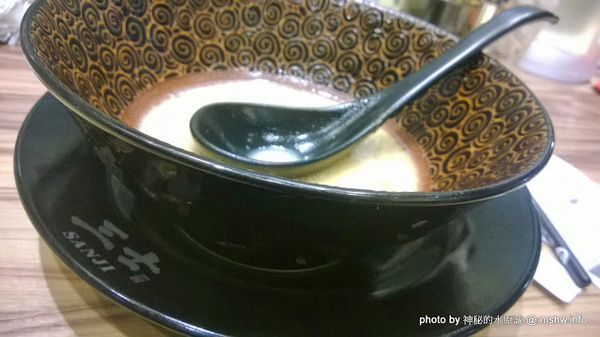 麵家三士((Att 4 Fun)):【食記】台北信義-麵家三士@ATT4Fun : 拉麵維新後變成台式風味?新選組快點來把他們抓起來! @@