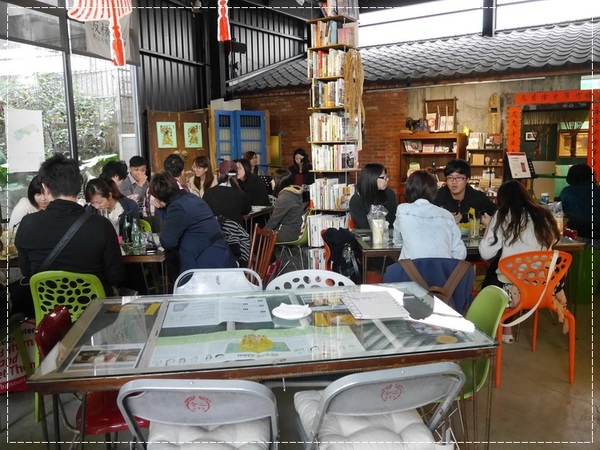 甘樂文創藝文展演空間:【三峽】甘樂文創藝文展演空間-絕對要來吃焦糖香蕉!!!