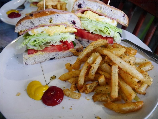 甘樂文創藝文展演空間:【三峽】甘樂文創藝文展演空間-絕對要來吃焦糖香蕉!!!