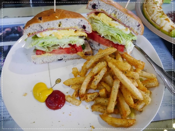 甘樂文創藝文展演空間:【三峽】甘樂文創藝文展演空間-絕對要來吃焦糖香蕉!!!