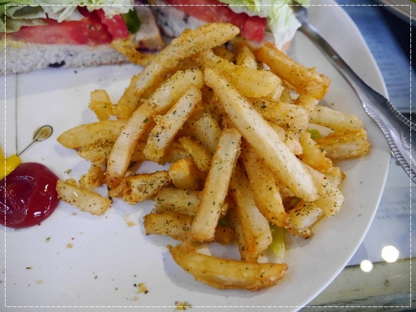 甘樂文創藝文展演空間:【三峽】甘樂文創藝文展演空間-絕對要來吃焦糖香蕉!!!