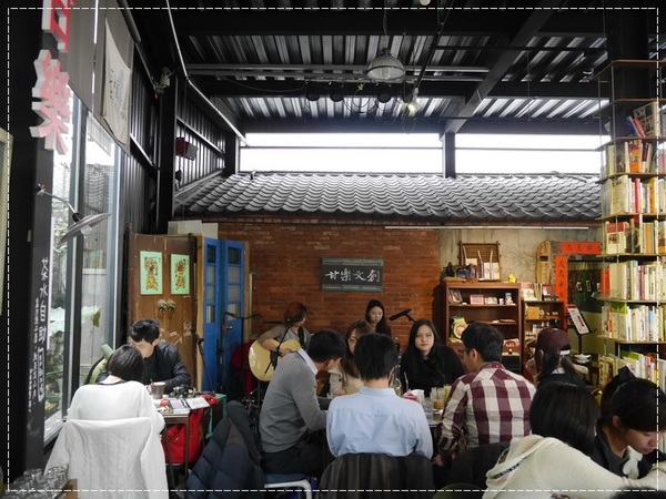 甘樂文創藝文展演空間:【三峽】甘樂文創藝文展演空間-絕對要來吃焦糖香蕉!!!