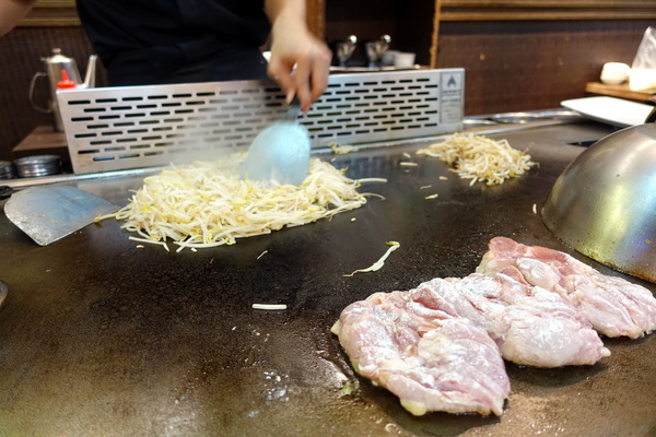 御饌鐵板燒:(胖樺食記)近羅東夜市讓人大失所望「御饌鐵板燒」。本來期待可以吃到與眾不同的宜蘭美食