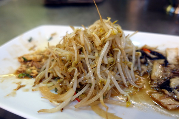 御饌鐵板燒:(胖樺食記)近羅東夜市讓人大失所望「御饌鐵板燒」。本來期待可以吃到與眾不同的宜蘭美食