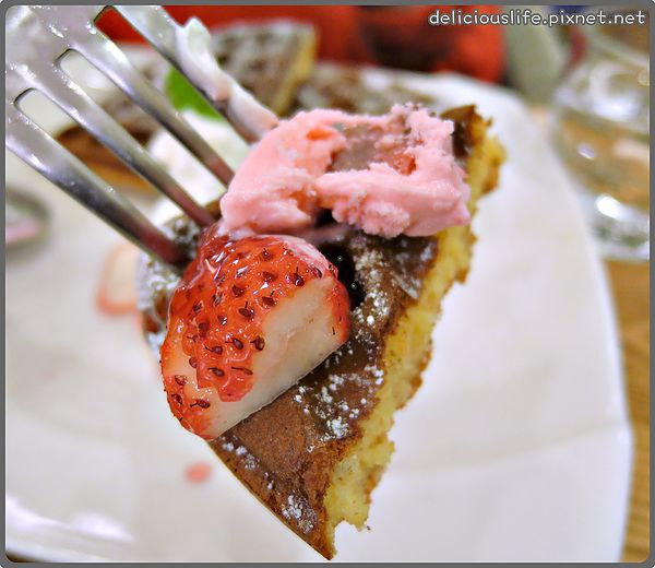 新鮮草莓佐野莓淋醬鬆餅4