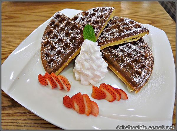 新鮮草莓佐野莓淋醬鬆餅195