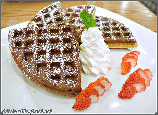 新鮮草莓佐野莓淋醬鬆餅1