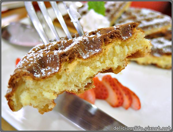 新鮮草莓佐野莓淋醬鬆餅3