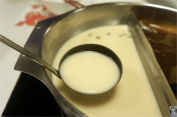 滿堂紅頂級麻辣鴛鴦火鍋(仁愛旗艦店)：[試吃]台北 捷運忠孝敦化站滿堂紅頂級麻辣鴛鴦火鍋(仁愛旗艦店)~大口吃肉&哈根達斯