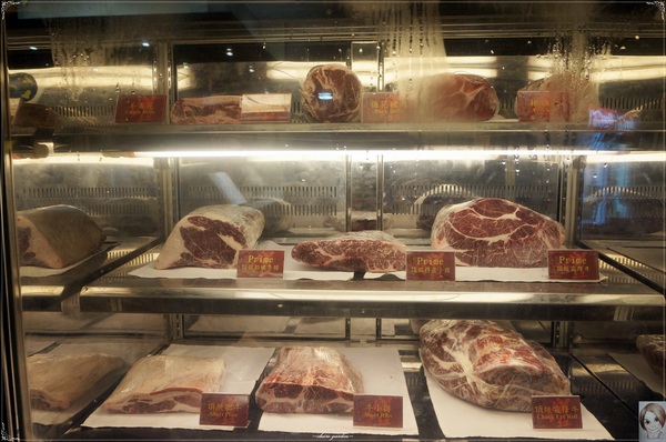 滿堂紅頂級麻辣鴛鴦火鍋(仁愛旗艦店)：[試吃]台北 捷運忠孝敦化站滿堂紅頂級麻辣鴛鴦火鍋(仁愛旗艦店)~大口吃肉&哈根達斯