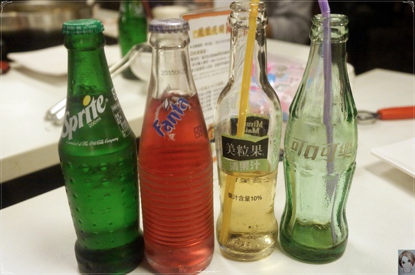 滿堂紅頂級麻辣鴛鴦火鍋(仁愛旗艦店)：[試吃]台北 捷運忠孝敦化站滿堂紅頂級麻辣鴛鴦火鍋(仁愛旗艦店)~大口吃肉&哈根達斯