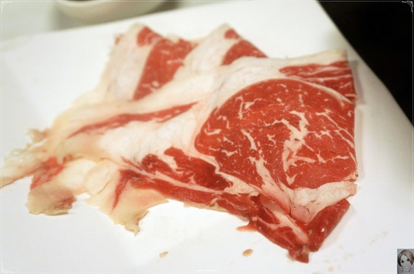 滿堂紅頂級麻辣鴛鴦火鍋(仁愛旗艦店)：[試吃]台北 捷運忠孝敦化站滿堂紅頂級麻辣鴛鴦火鍋(仁愛旗艦店)~大口吃肉&哈根達斯