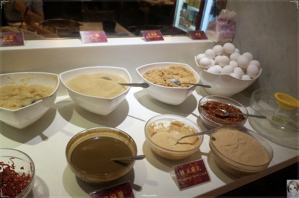 滿堂紅頂級麻辣鴛鴦火鍋(仁愛旗艦店)：[試吃]台北 捷運忠孝敦化站滿堂紅頂級麻辣鴛鴦火鍋(仁愛旗艦店)~大口吃肉&哈根達斯