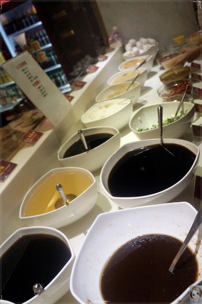 滿堂紅頂級麻辣鴛鴦火鍋(仁愛旗艦店)：[試吃]台北 捷運忠孝敦化站滿堂紅頂級麻辣鴛鴦火鍋(仁愛旗艦店)~大口吃肉&哈根達斯