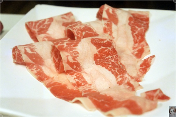 滿堂紅頂級麻辣鴛鴦火鍋(仁愛旗艦店)：[試吃]台北 捷運忠孝敦化站滿堂紅頂級麻辣鴛鴦火鍋(仁愛旗艦店)~大口吃肉&哈根達斯