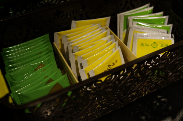 滿堂紅頂級麻辣鴛鴦火鍋(仁愛旗艦店)：(胖樺食記)台北市仁愛路滿堂紅旗艦店。冷颼颼的冬天來此大啖品質優良的肉品及海鮮讓人如至仙境。