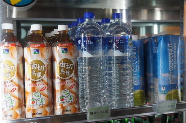 滿堂紅頂級麻辣鴛鴦火鍋(仁愛旗艦店)：(胖樺食記)台北市仁愛路滿堂紅旗艦店。冷颼颼的冬天來此大啖品質優良的肉品及海鮮讓人如至仙境。