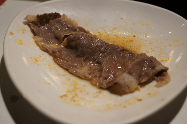 滿堂紅頂級麻辣鴛鴦火鍋(仁愛旗艦店)：(胖樺食記)台北市仁愛路滿堂紅旗艦店。冷颼颼的冬天來此大啖品質優良的肉品及海鮮讓人如至仙境。