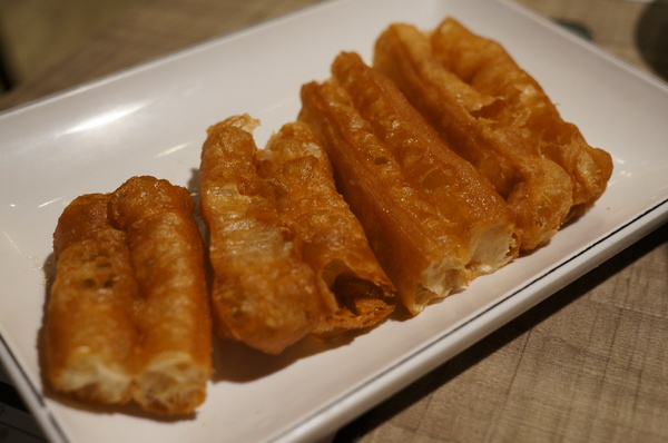 滿堂紅頂級麻辣鴛鴦火鍋(仁愛旗艦店)：(胖樺食記)台北市仁愛路滿堂紅旗艦店。冷颼颼的冬天來此大啖品質優良的肉品及海鮮讓人如至仙境。