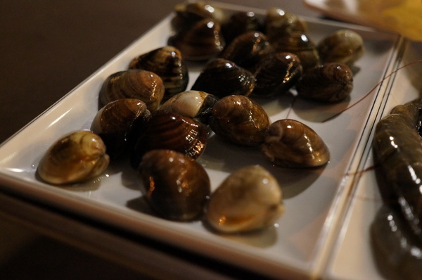 滿堂紅頂級麻辣鴛鴦火鍋(仁愛旗艦店)：(胖樺食記)台北市仁愛路滿堂紅旗艦店。冷颼颼的冬天來此大啖品質優良的肉品及海鮮讓人如至仙境。