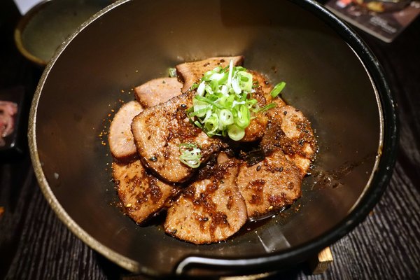 鐵窩 Tamariba:(胖樺食記) 台北東區創意料理時尚居酒屋『鐵窩 Tamariba』。國父紀念館美食/下班小酌/尾牙聚餐/延吉街