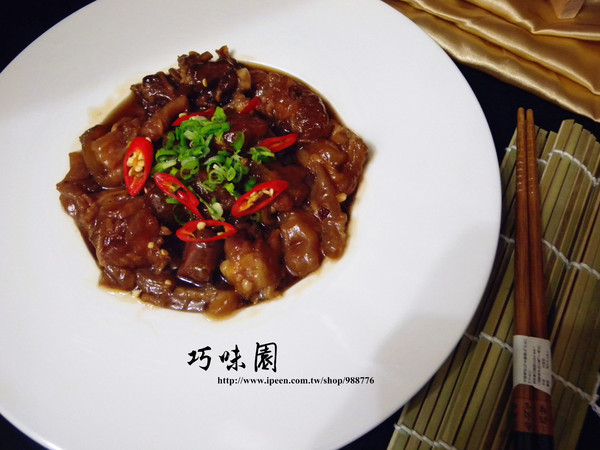 劉家香豬腳(原巧味園餐廳)：[宅配] 巧味園-劉家香豬腳  滷豬腳 滷牛腱 羊肉爐 完全超下飯 完全不小心就添3碗飯了... 試吃