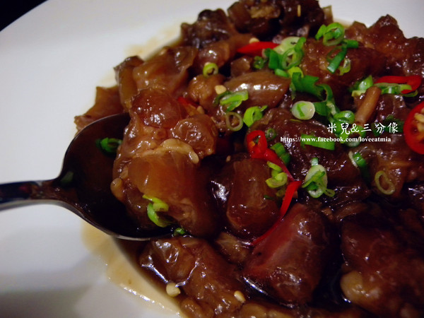 劉家香豬腳(原巧味園餐廳)：[宅配] 巧味園-劉家香豬腳  滷豬腳 滷牛腱 羊肉爐 完全超下飯 完全不小心就添3碗飯了... 試吃