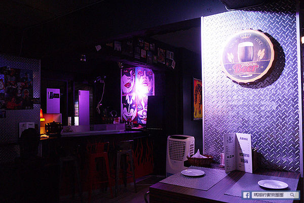 黑風寨主題餐廳：◆台北東區。捷運忠孝敦化【黑風寨搖滾酒食文化】為搖滾而生。東區餐酒館。市民大道餐酒館。東區美食