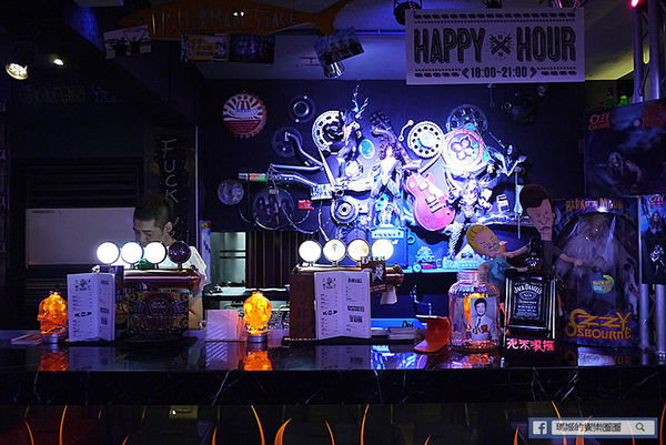 黑風寨主題餐廳：◆台北東區。捷運忠孝敦化【黑風寨搖滾酒食文化】為搖滾而生。東區餐酒館。市民大道餐酒館。東區美食