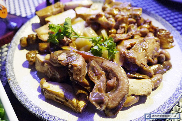 黑風寨主題餐廳：◆台北東區。捷運忠孝敦化【黑風寨搖滾酒食文化】為搖滾而生。東區餐酒館。市民大道餐酒館。東區美食