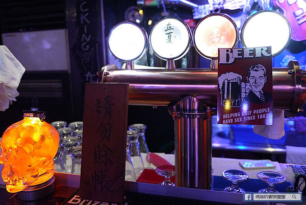 黑風寨主題餐廳：◆台北東區。捷運忠孝敦化【黑風寨搖滾酒食文化】為搖滾而生。東區餐酒館。市民大道餐酒館。東區美食