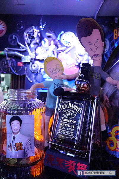 黑風寨主題餐廳：◆台北東區。捷運忠孝敦化【黑風寨搖滾酒食文化】為搖滾而生。東區餐酒館。市民大道餐酒館。東區美食