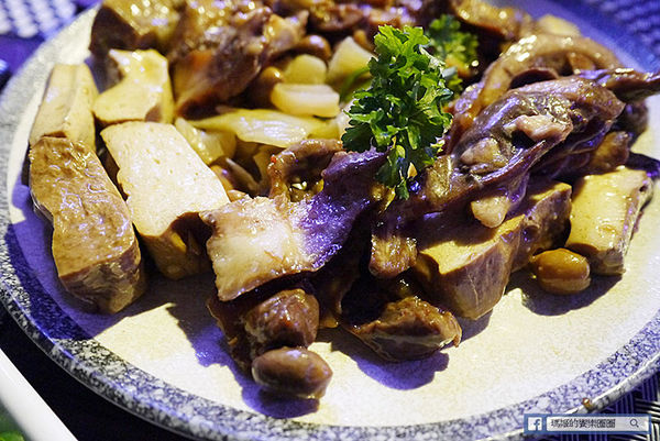 黑風寨主題餐廳：◆台北東區。捷運忠孝敦化【黑風寨搖滾酒食文化】為搖滾而生。東區餐酒館。市民大道餐酒館。東區美食