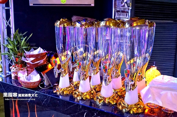 黑風寨主題餐廳:【東區/餐酒館 推薦】搖滾結合美食 ✿✿ 黑風寨 搖滾酒食文化 ✿✿(完整最新菜單)