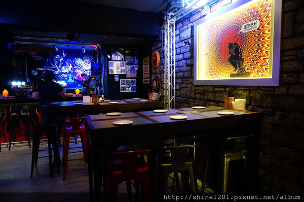 東區酒吧餐廳 黑風寨 忠孝敦化站明星開的店 台客電力公司酒吧 東區餐酒館東區酒吧餐廳 黑風寨 忠孝敦化站明星開的店 台客電力公司酒吧 東區餐酒館