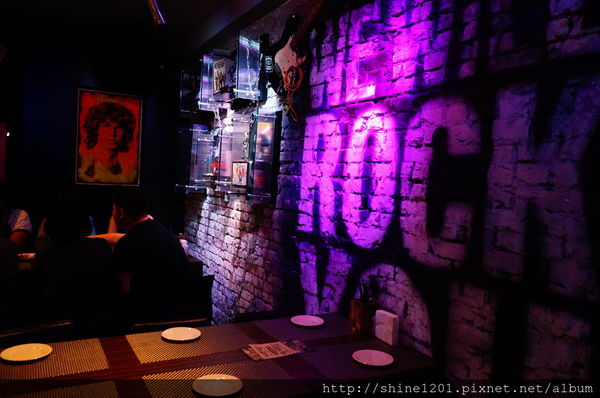 東區酒吧餐廳 黑風寨 忠孝敦化站明星開的店 台客電力公司酒吧 東區餐酒館