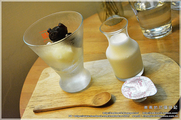 llum 10°cafe 光咖啡10號店:【高雄】前金區。llum 10°cafe' 光.咖啡10號店《溺水豬冰咖啡》