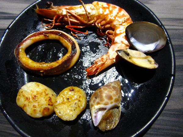 好客音樂燒烤(市府店)：【台北市】澎湖季生蠔海鮮&燒肉吃到飽-好客音樂燒烤市府店