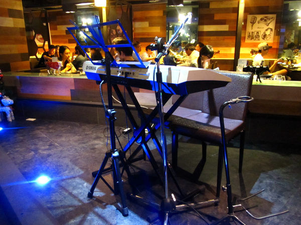 好客音樂燒烤(市府店)：【台北市】澎湖季生蠔海鮮&燒肉吃到飽-好客音樂燒烤市府店